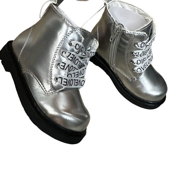 GIRLS Toddler COMBAT Ankle boots in silver faux leather Love Laces Comfy New - Picture 1 of 9